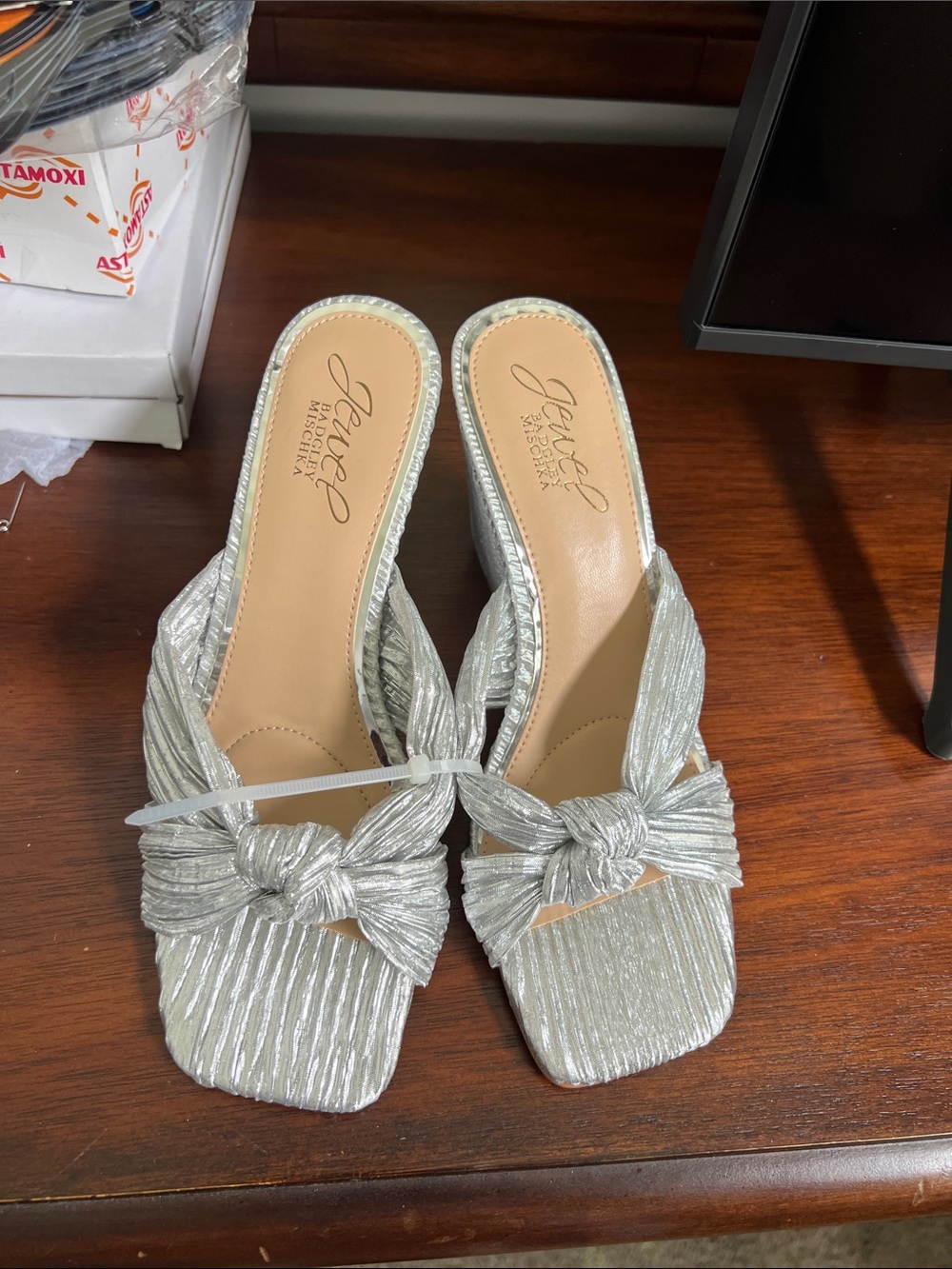 Jewel Badgley Mischka Metallic Silver Knotted Slide Wedges